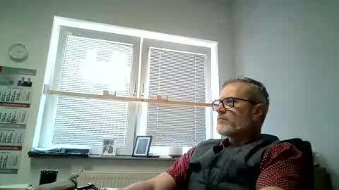 Snapshot of hering76 chatting on June 8, 2026, 1:00 pm hering76 online show from June 8, 2026, 1:00 pm