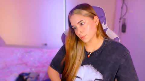 hermione_blonde online show from February 26, 2026, 10:58 am