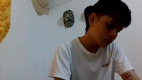 valentin 123 online show from May 17, 2026, 9:33 pm