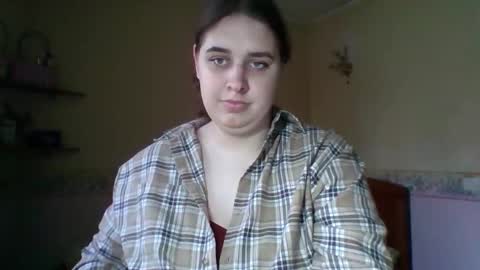 hess_luna_ online show from November 6, 2025, 10:05 am