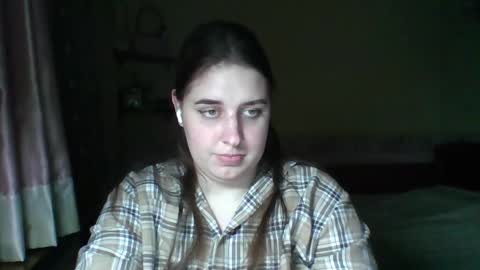 hess_luna_ online show from January 5, 2026, 5:27 pm