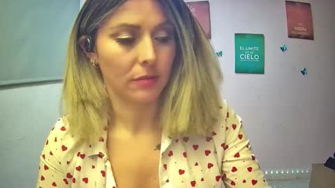 Hestesiaxx online show from November 22, 2025, 1:04 am