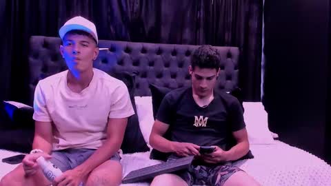 heteros men online show from February 23, 2026, 9:01 pm