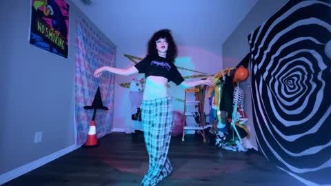 salem online show from November 14, 2025, 1:26 am