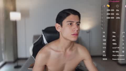 Snapshot of hey_cesard chatting on May 8, 2026, 12:32 pm hey_cesard online show from May 8, 2026, 12:32 pm