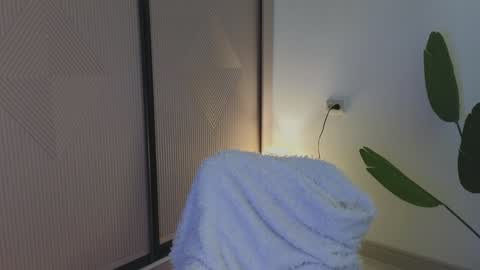 Snapshot of hey_herbal chatting on December 16, 2024, 5:22 pm Audrey online show from December 16, 2024, 5:22 pm
