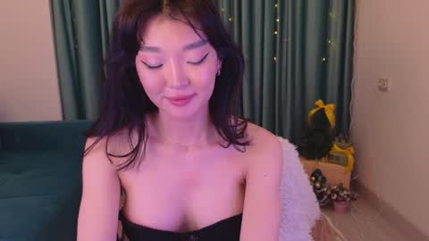 Snapshot of hey_herbal chatting on January 2, 2025, 6:12 pm Audrey online show from January 2, 2025, 6:12 pm