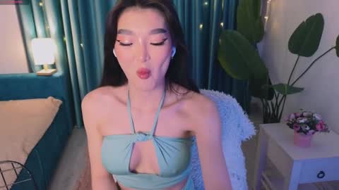 Snapshot of hey_herbal chatting on February 4, 2025, 2:53 pm Audrey online show from February 4, 2025, 2:53 pm