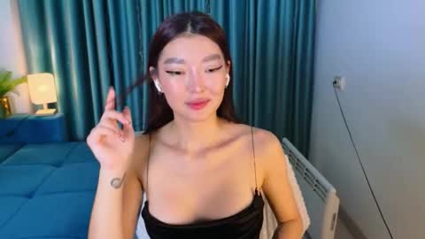 Snapshot of hey_herbal chatting on October 23, 2025, 2:38 pm Audrey online show from October 23, 2025, 2:38 pm