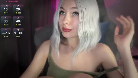 Snapshot of hey_nora_ chatting on May 9, 2026, 10:04 pm Nora online show from May 9, 2026, 10:04 pm