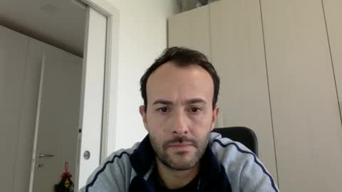 hhombre online show from December 5, 2025, 10:46 am