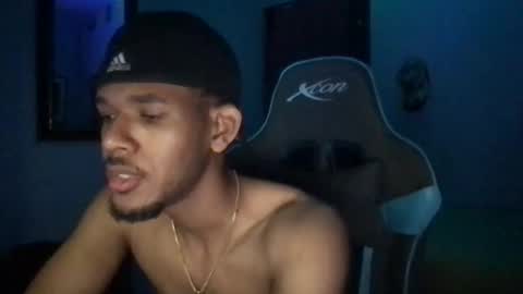 hhotcrazy online show from October 22, 2025, 6:35 am