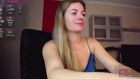 Lina online show from November 6, 2025, 8:26 am