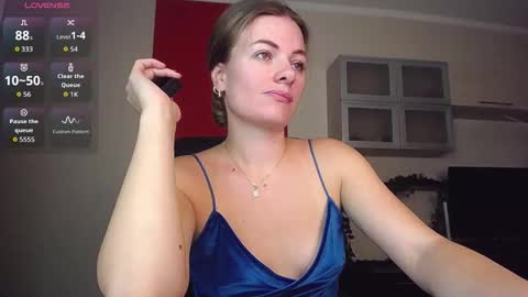 Lina online show from November 23, 2025, 5:07 am