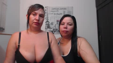 Snapshot of hidden_tinna chatting on May 2, 2026, 10:20 am Tinna online show from May 2, 2026, 10:20 am