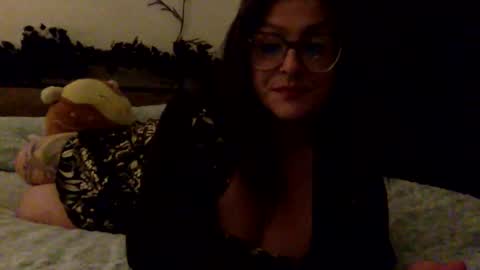 Snapshot of hiddenmagicrealm chatting on June 10, 2026, 5:18 am Maevry online show from June 10, 2026, 5:18 am