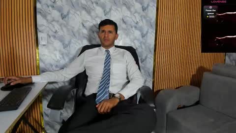 Snapshot of hiddenoffice chatting on September 11, 2025, 2:44 am George online show from September 11, 2025, 2:44 am