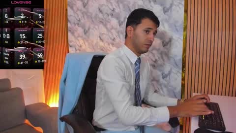 Snapshot of hiddenoffice chatting on October 8, 2025, 11:30 am George online show from October 8, 2025, 11:30 am