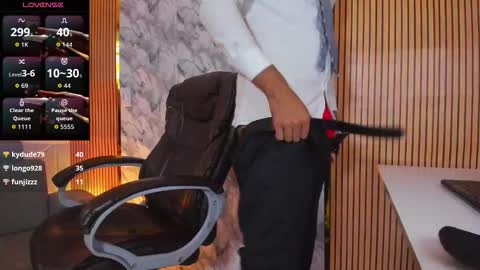 Snapshot of hiddenoffice chatting on October 13, 2025, 11:43 am George online show from October 13, 2025, 11:43 am