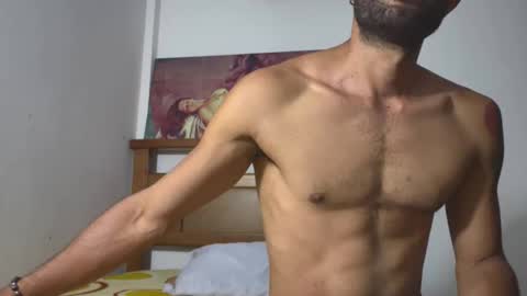 Snapshot of hideonbush051 chatting on April 1, 2026, 10:27 am hideonbush online show from April 1, 2026, 10:27 am