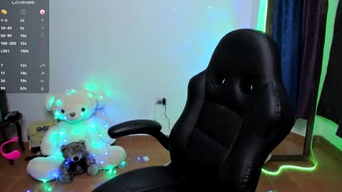 Snapshot of hidianapaola chatting on February 19, 2025, 12:14 am Diana online show from February 19, 2025, 12:14 am