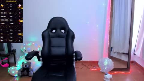 Snapshot of hidianapaola chatting on December 4, 2025, 7:33 pm Diana online show from December 4, 2025, 7:33 pm