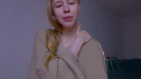 Chloe online show from November 24, 2025, 5:29 am