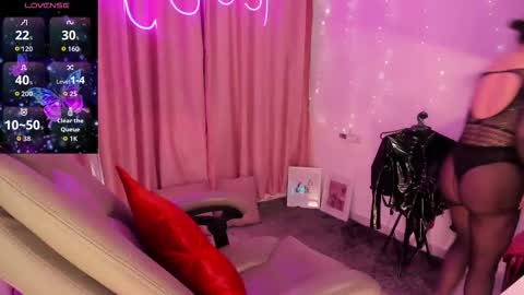 Hikariween online show from December 18, 2025, 5:52 pm