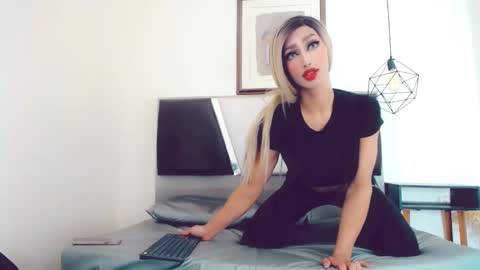 Hilary Avilan online show from January 3, 2025, 7:39 pm