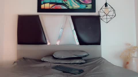 Hilary Avilan online show from November 30, 2025, 7:07 pm