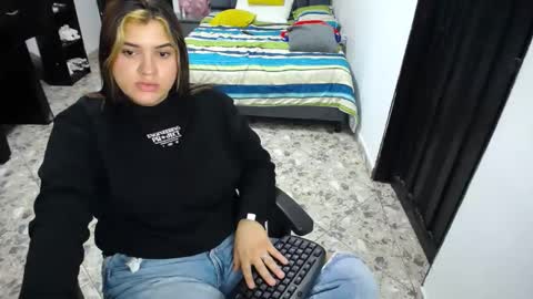 Snapshot of hilary_eva chatting on February 25, 2025, 7:58 pm lia online show from February 25, 2025, 7:58 pm