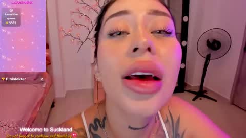 LUNA new account  FOLLOW ME online show from September 19, 2025, 11:05 pm