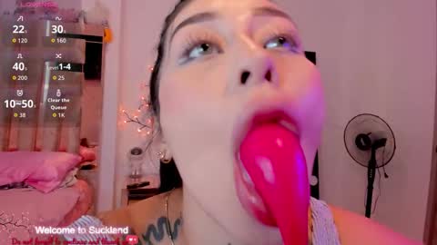 LUNA new account  FOLLOW ME online show from October 2, 2025, 8:16 pm