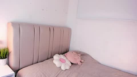 Hila online show from December 20, 2025, 12:29 am