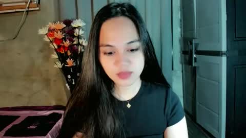 hilarymolly online show from March 19, 2026, 2:37 am