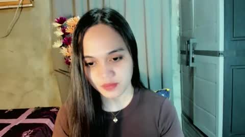 hilarymolly online show from May 10, 2026, 5:51 pm