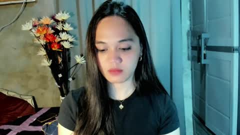 Snapshot of hilarymolly chatting on July 17, 2026, 7:52 pm hilarymolly online show from July 17, 2026, 7:52 pm