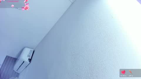 Snapshot of hilarythomsom chatting on February 24, 2026, 12:36 pm Hilary Thomsom online show from February 24, 2026, 12:36 pm