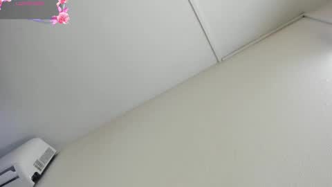 Snapshot of hilarythomsom chatting on February 26, 2026, 12:15 pm Hilary Thomsom online show from February 26, 2026, 12:15 pm