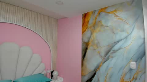hinata_dolly online show from April 22, 2026, 11:01 am