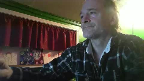 Snapshot of hippiedad333 chatting on February 4, 2026, 4:29 am hippiedad333 online show from February 4, 2026, 4:29 am