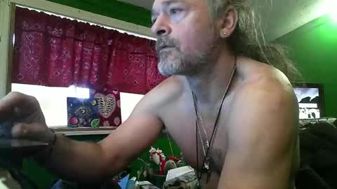 Snapshot of hippiedad333 chatting on February 21, 2026, 2:40 pm hippiedad333 online show from February 21, 2026, 2:40 pm