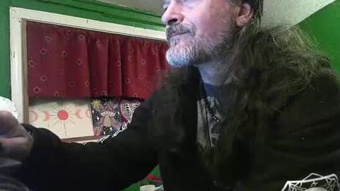 Snapshot of hippiedad333 chatting on April 21, 2026, 2:51 am hippiedad333 online show from April 21, 2026, 2:51 am