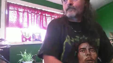 Snapshot of hippiedad333 chatting on April 23, 2026, 5:37 pm hippiedad333 online show from April 23, 2026, 5:37 pm