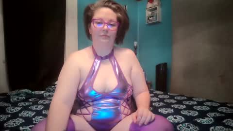 Bella online show from November 17, 2025, 3:45 am