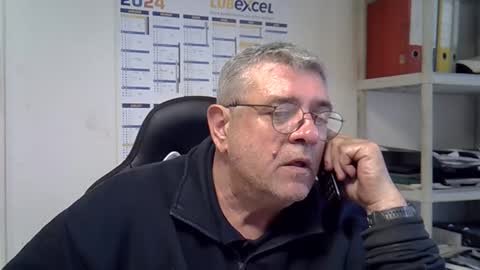 Snapshot of hippopotame17 chatting on December 5, 2024, 10:44 am hippo online show from December 5, 2024, 10:44 am