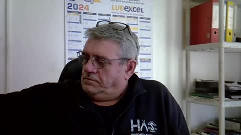 Snapshot of hippopotame17 chatting on December 19, 2024, 1:18 pm hippo online show from December 19, 2024, 1:18 pm