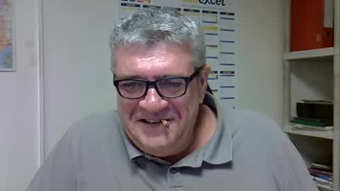 Snapshot of hippopotame17 chatting on December 27, 2024, 1:39 pm hippo online show from December 27, 2024, 1:39 pm