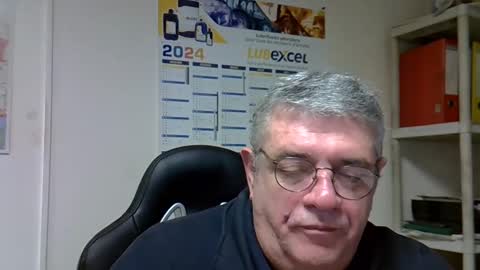 Snapshot of hippopotame17 chatting on January 2, 2025, 7:23 am hippo online show from January 2, 2025, 7:23 am