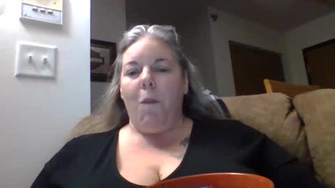 hippysnewhere online show from June 3, 2026, 8:39 am